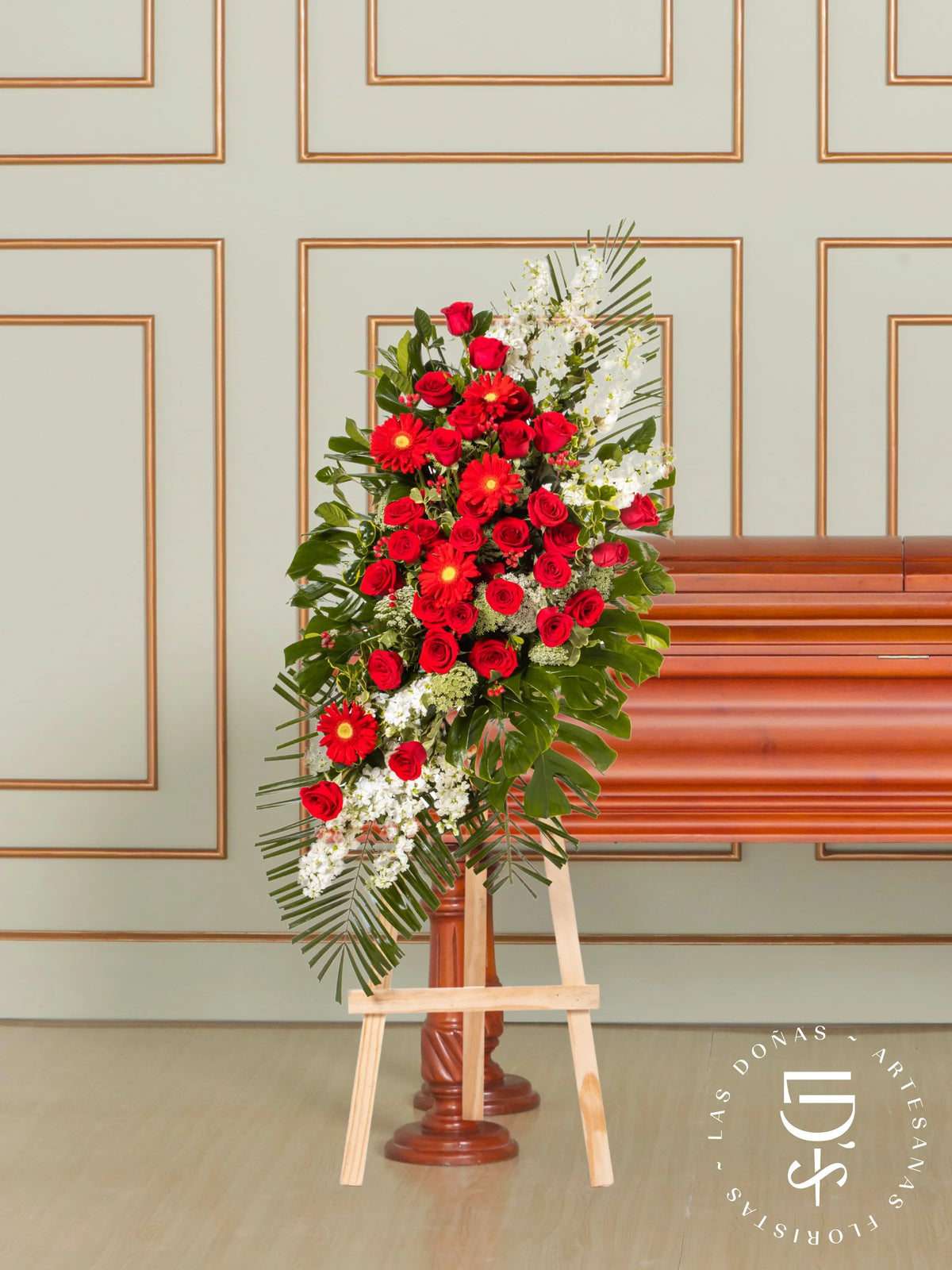Lágrima de Condolencias de Rosas Rojas y Gerberas arreglo de condolencias con 36 rosas rojas