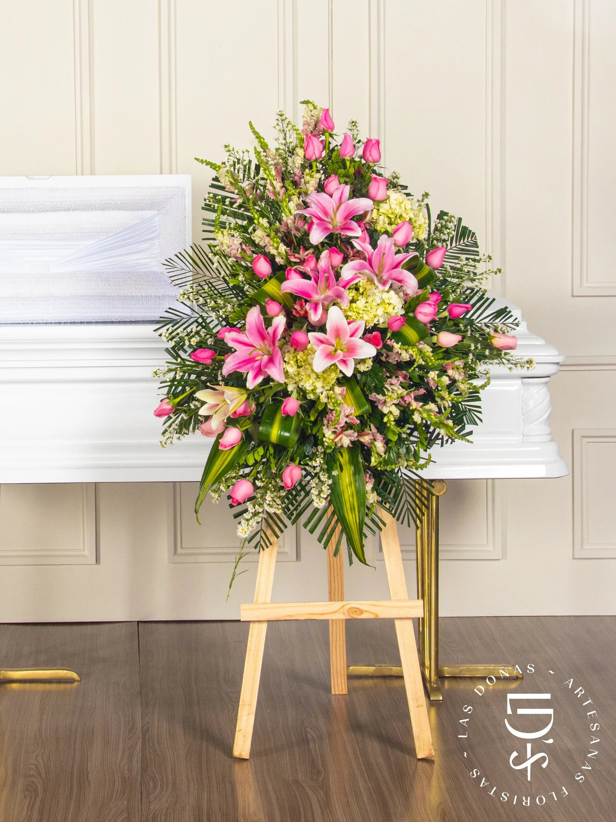 Lágrima de Condolencias de Hortensias y Rosas Rosadas arreglo de condolencias con 24 rosas rosadas