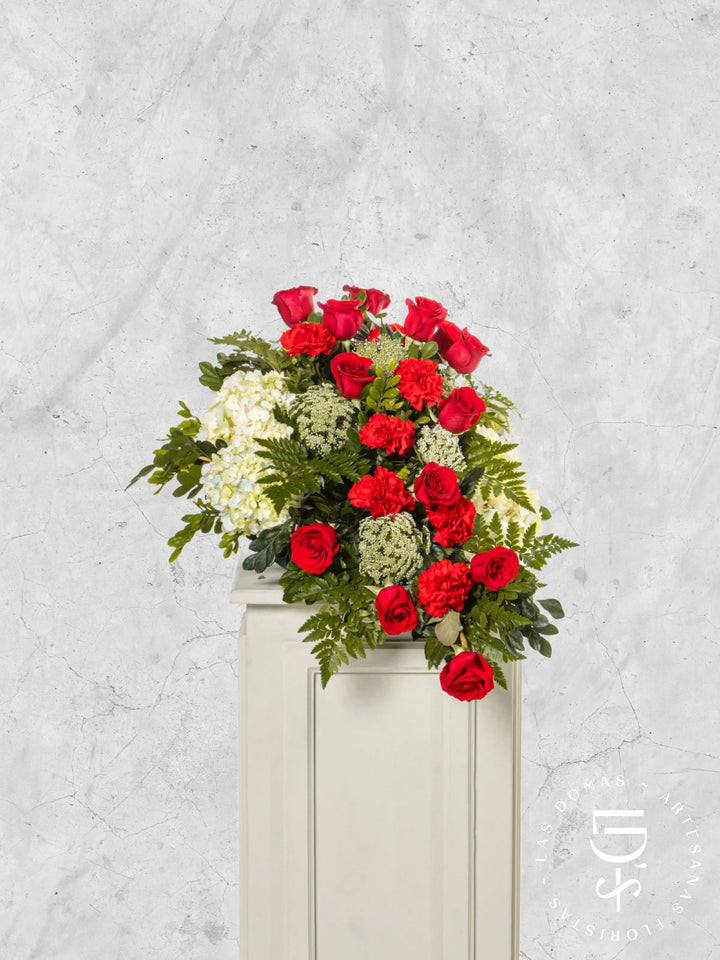 Lágrima de Piso con Rosas Rojas y Gerberas arreglo de condolencias con 12 rosas rojas y clavelon