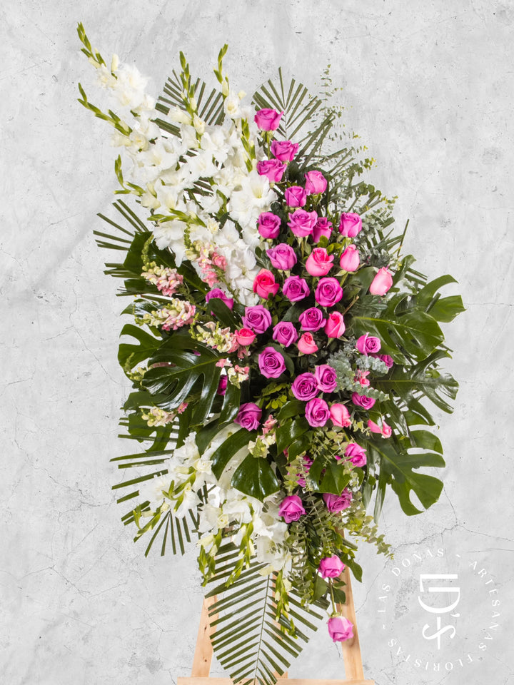 Lágrima de Condolencias de Rosas Rosadas y Lilas arreglo de condolencias con 48 rosas lilas y rosadas