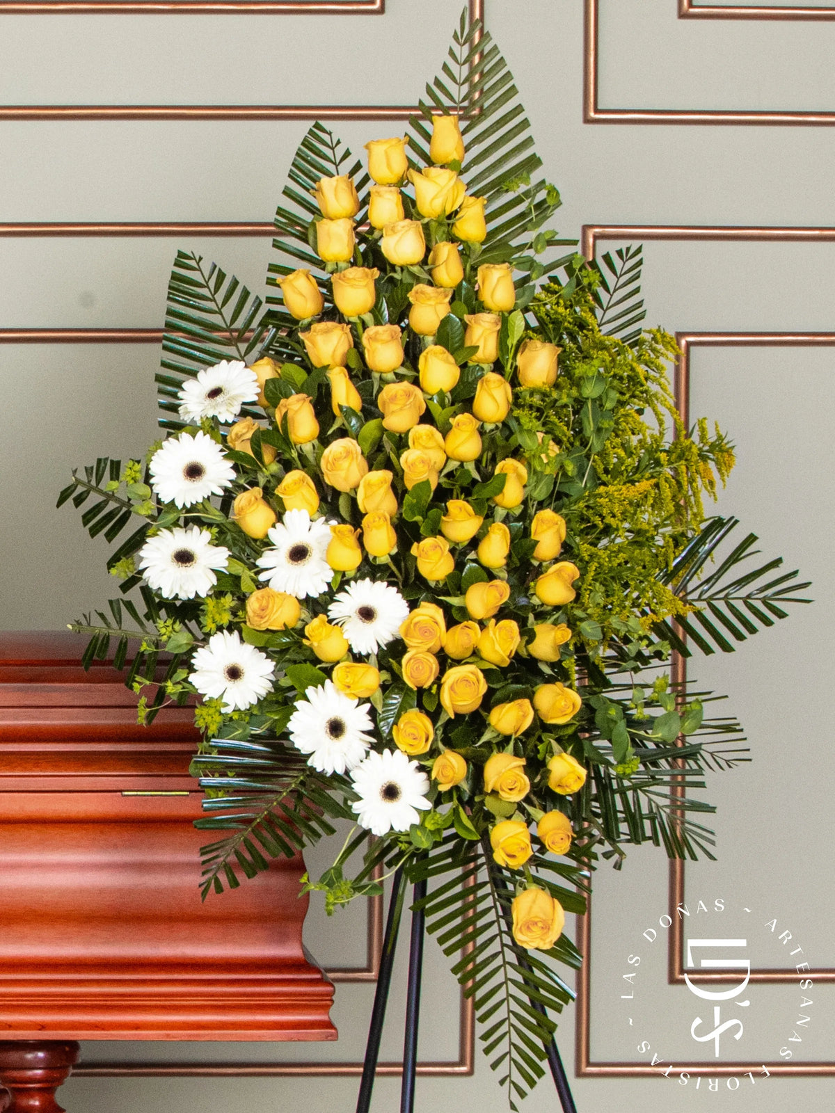 Lágrima de Condolencias de Rosas Amarillas y Gerberas arreglo de condolencias con 48 rosas amarillas