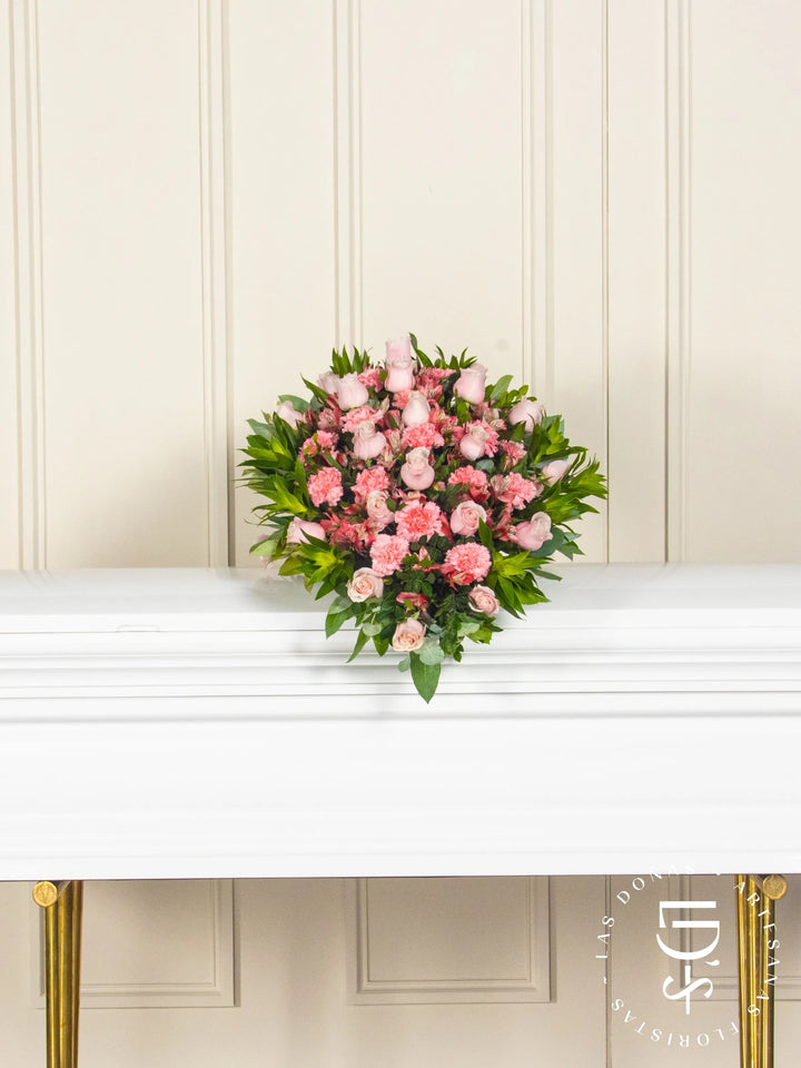 Lágrima de Piso con Rosas Rosadas, Clavelon y Astromelia arreglo de condolencias con 24 rosas rosadas + clavelon
