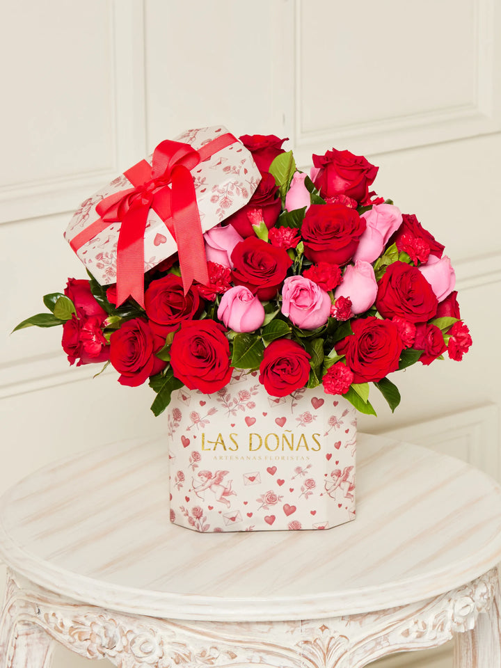 Regalo de Amor arreglo floral con 36 rosas rojas y rosadas