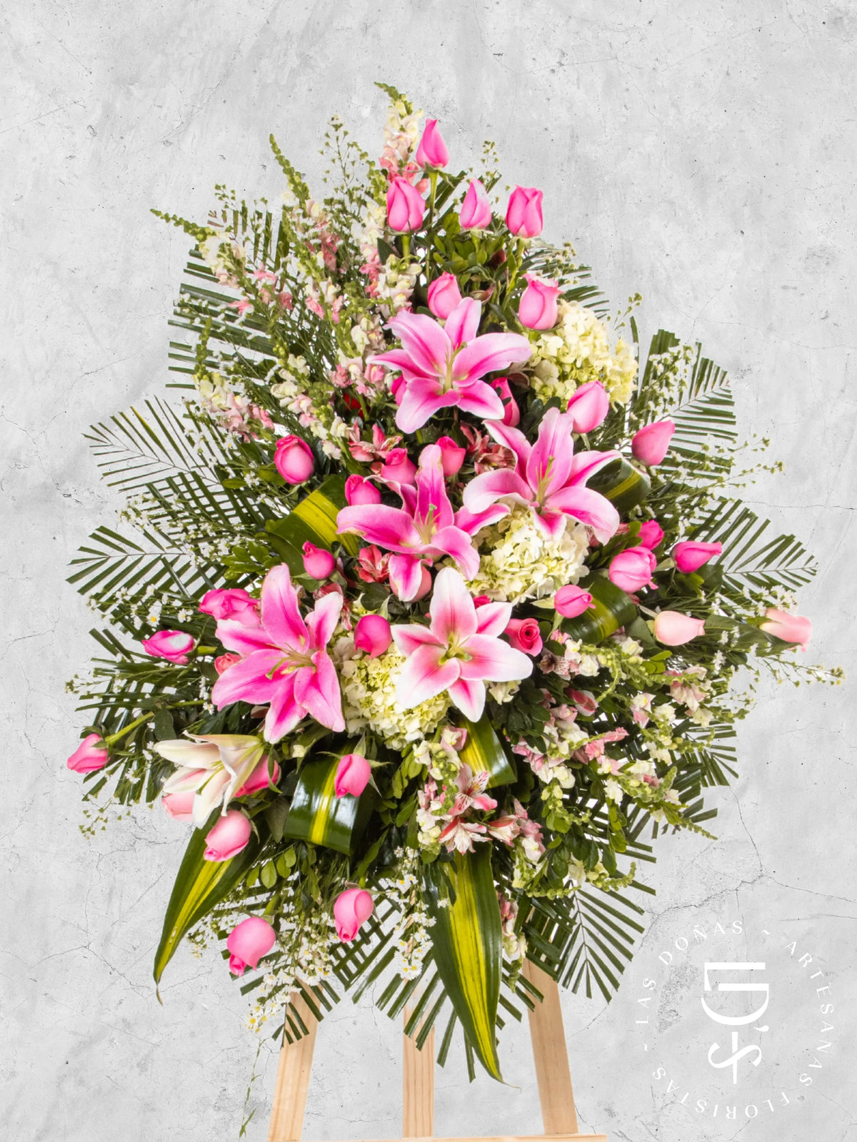 Lágrima de Condolencias de Hortensias y Rosas Rosadas arreglo de condolencias con 24 rosas rosadas