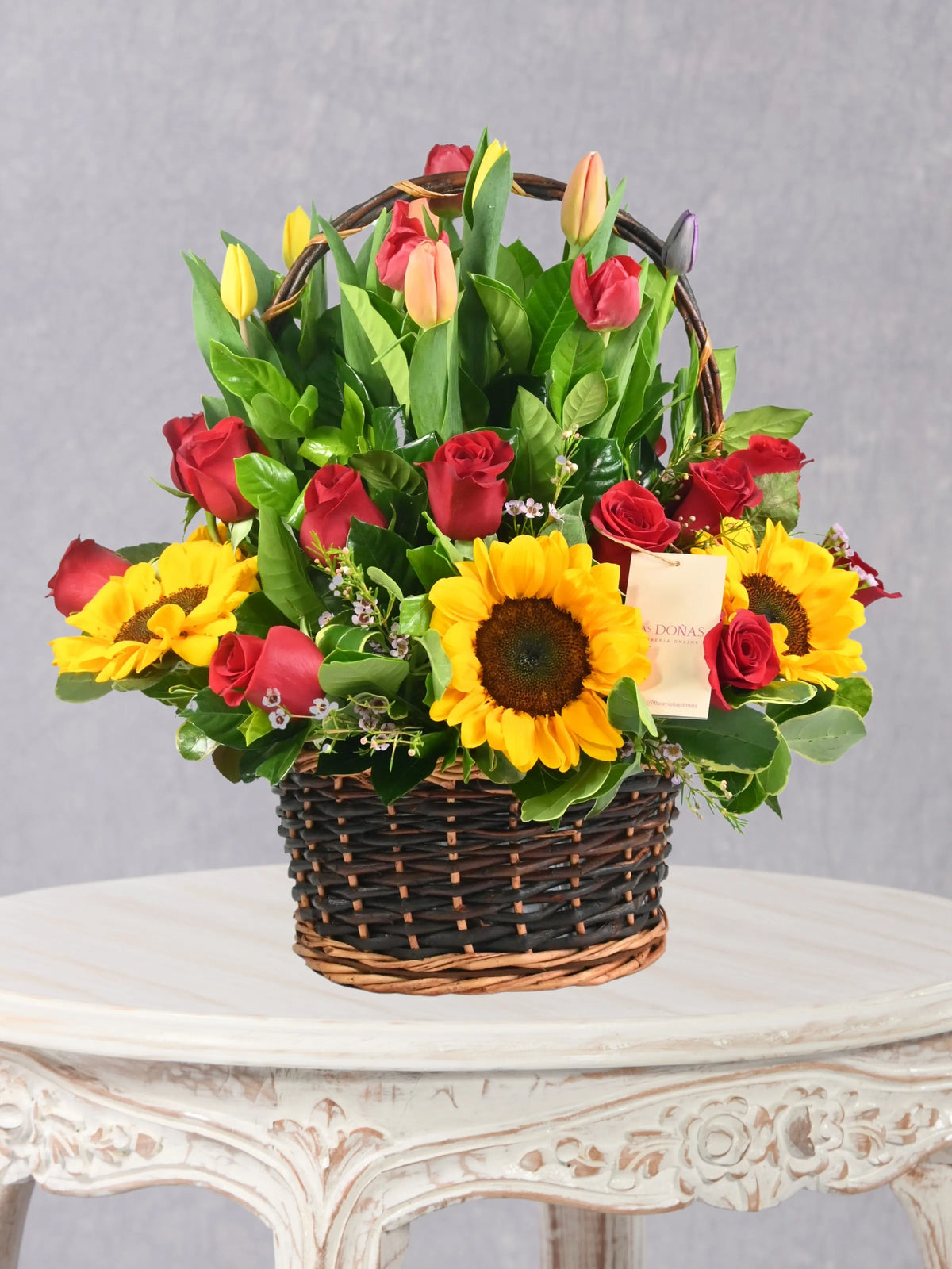 Canasta De Rosas, Girasoles Y Tulipanes