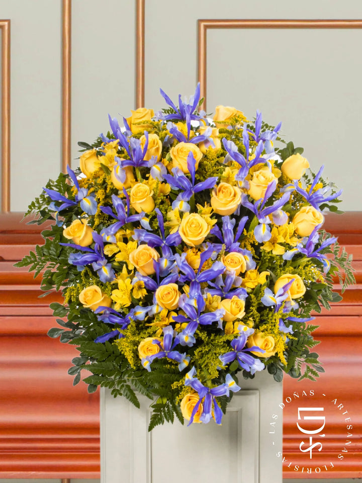 Lágrima de Piso con Rosas Amarillas, Iris y Astromelia arreglo de condolencias con 24 rosas amarillas