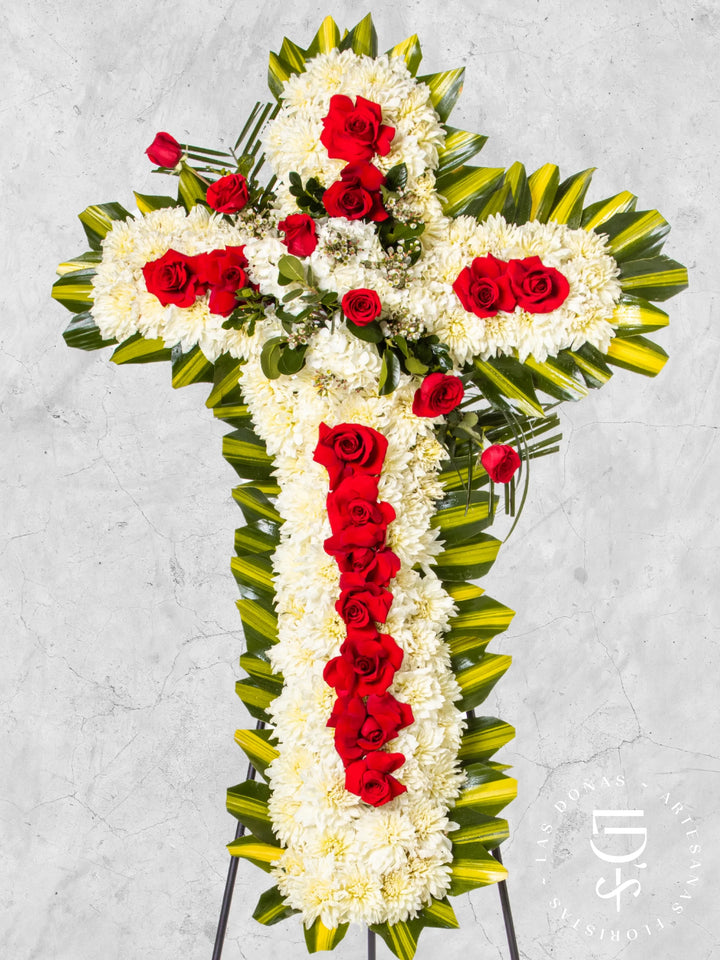 Cruz de Condolencias de Dalias y Rosas Rojas arreglo de condolencias con 20 rosas rojas