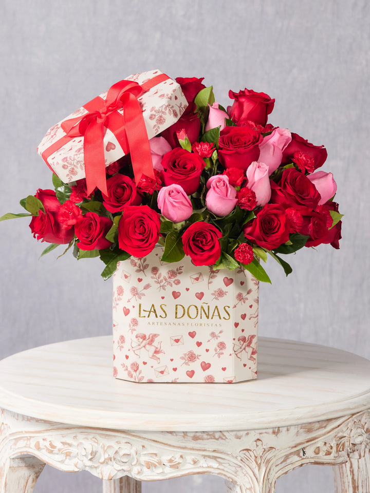 Regalo de Amor arreglo floral con 36 rosas rojas y rosadas