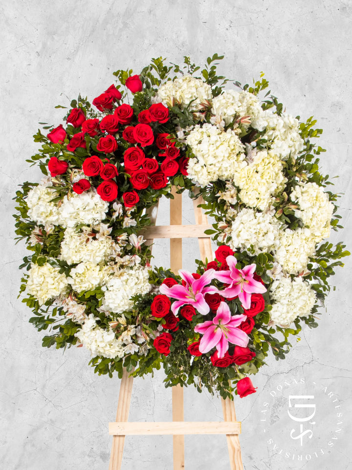 Corona Circular de Hortensias con Rosas Rojas y Liliums arreglo de condolencias con 48 rosas rojas