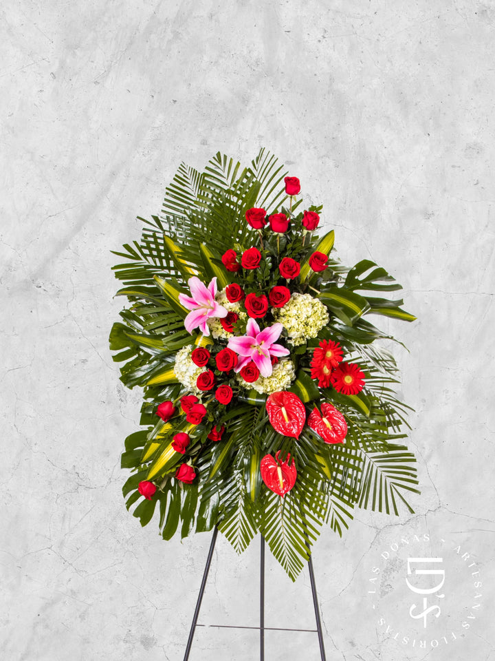 Corona de Hortensias con Rosas Rojas y Gerberas arreglo de condolencias con 24 rosas rojas