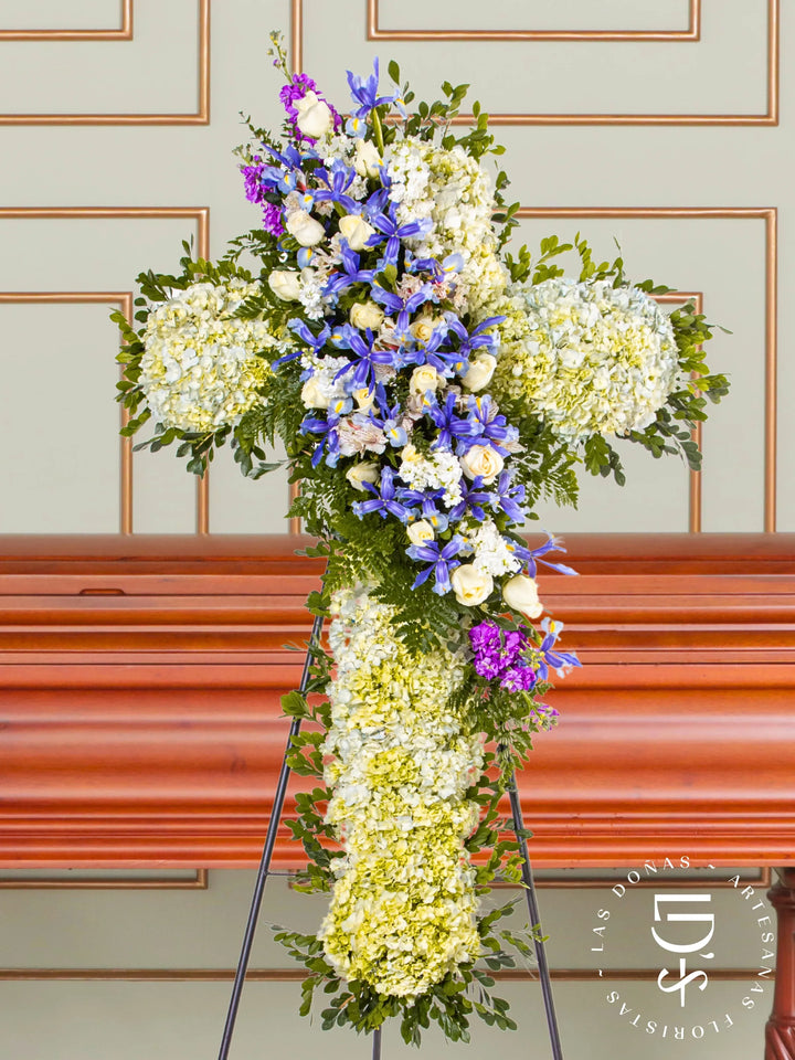 Cruz de Condolencias de Rosas Blancas, Iris y Astromelias arreglo de condolencias con 16 rosas blancas