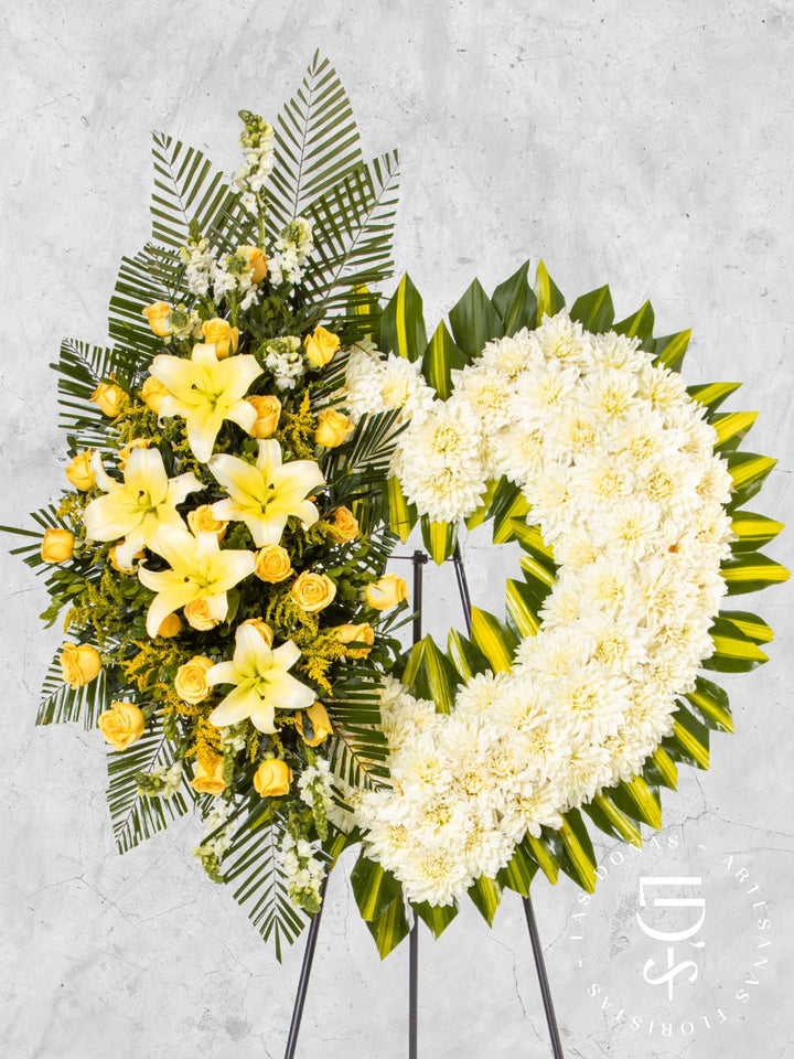 Corona de Corazón con Dalias, Rosas Amarillas y Liliums arreglo de condolencias con 24 rosas amarillas