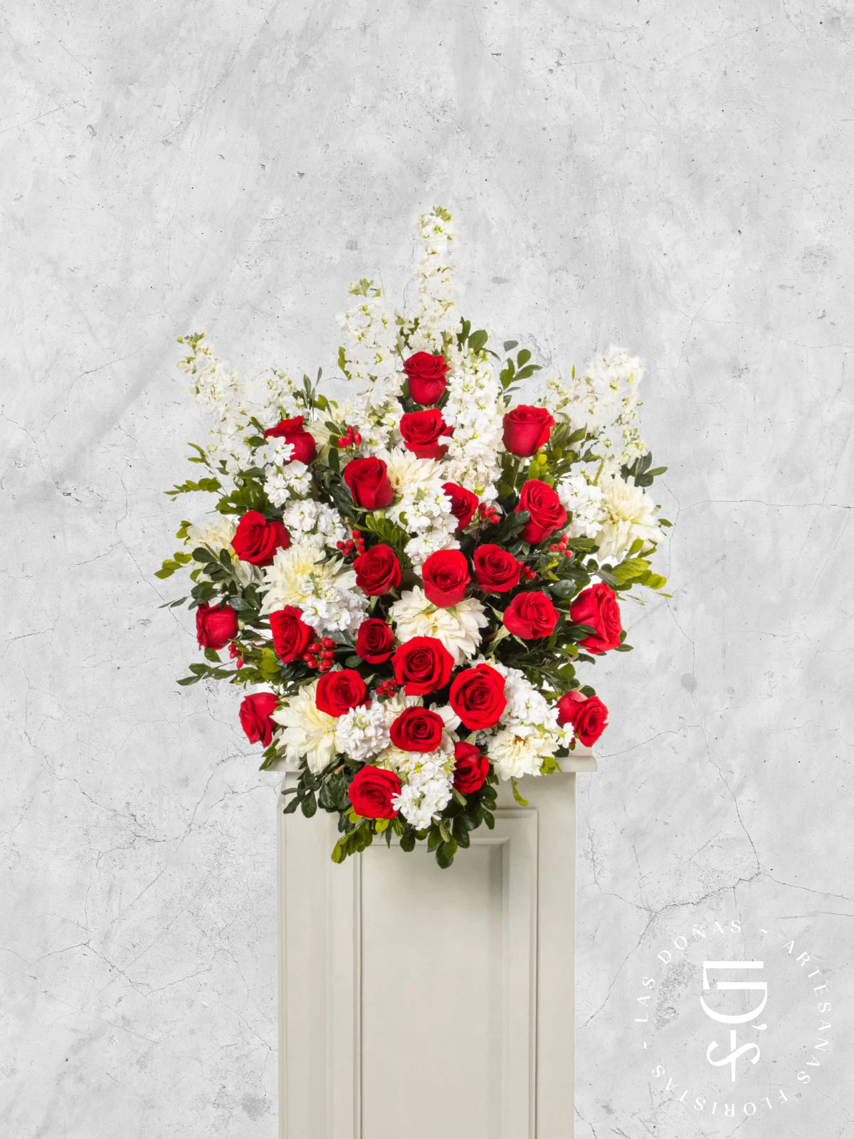 Lágrima de Piso con Rosas Rojas y Dalia arreglo de condolencias con 24 rosas rojas