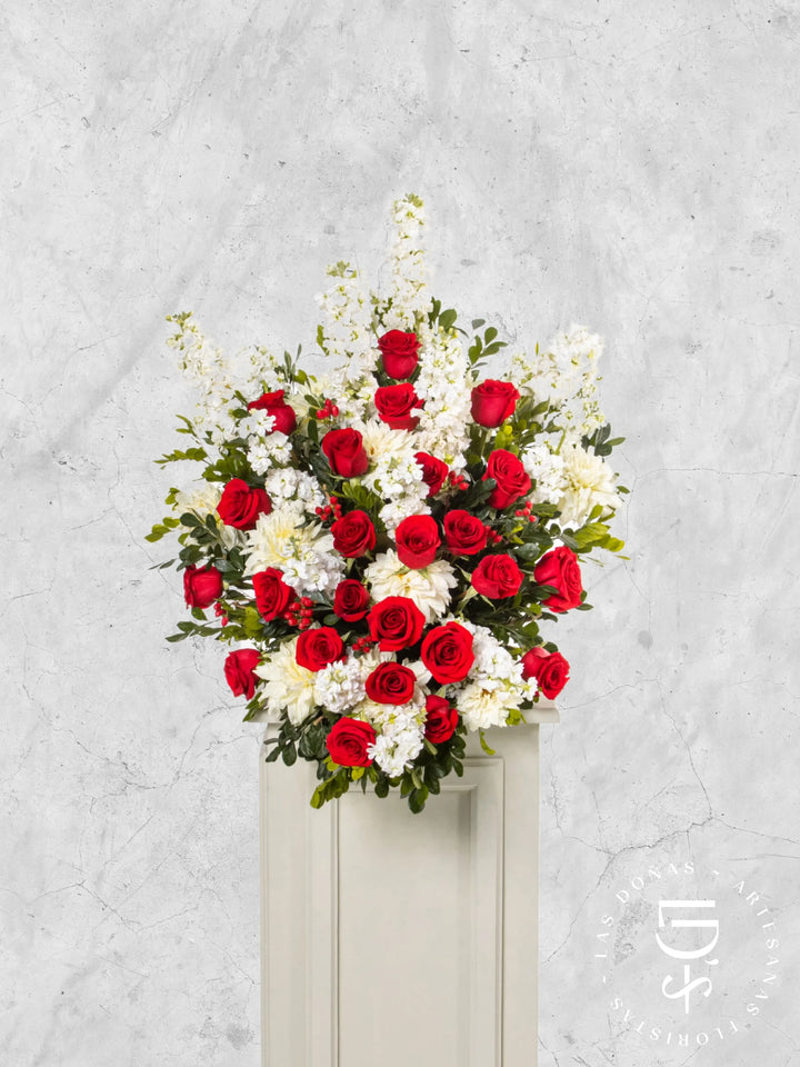 Lágrima de Piso con Rosas Rojas y Dalia arreglo de condolencias con 24 rosas rojas