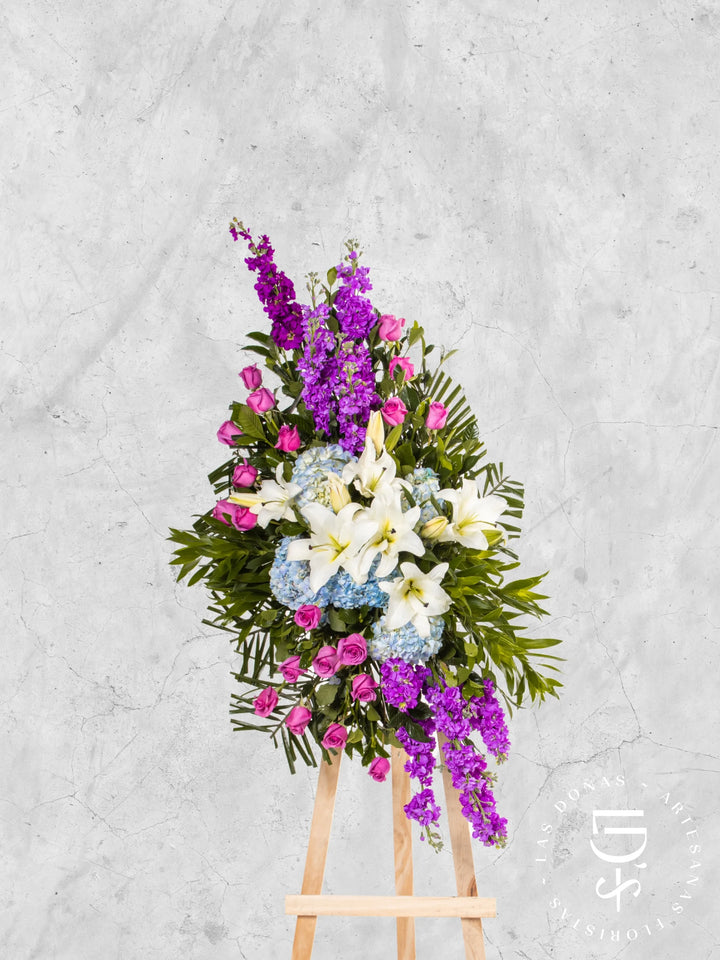 Lágrima de Condolencias de Hortensias y Rosas Lilas arreglo de condolencias con 24 rosas lilas