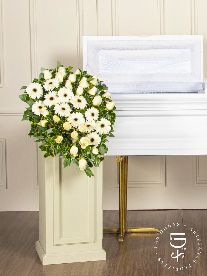 Lágrima de Piso con Rosas Blancas y Gerberas Blancas arreglo de condolencias con 24 rosas blancas + gerberas