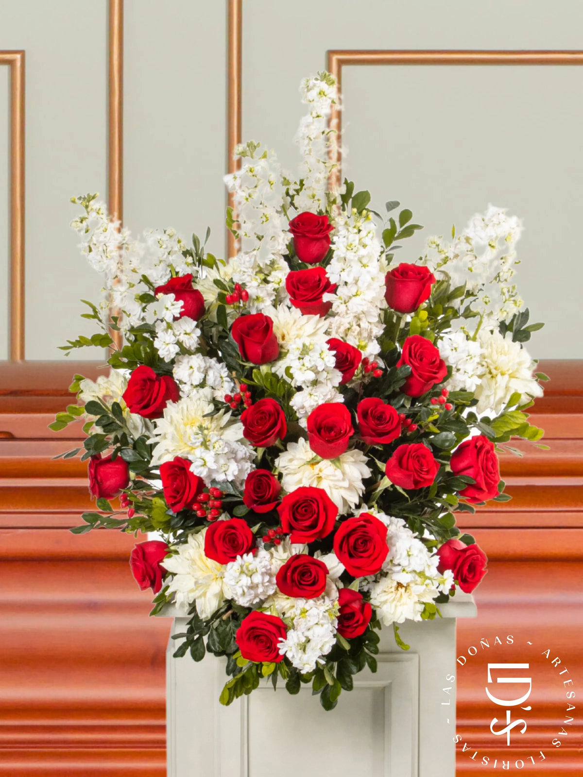 Lágrima de Piso con Rosas Rojas y Dalia arreglo de condolencias con 24 rosas rojas