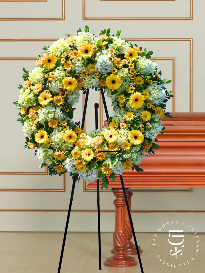 Corona de Condolencias Luz Eterna arreglo de condolencias con 12 gerberas amarillas + margaritas
