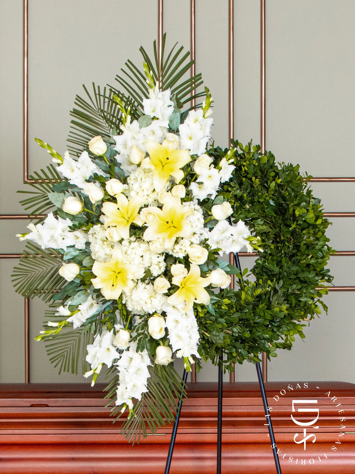 Corona Circular de Mirto con Rosas Blancas y Hortensias arreglo de condolencias con 24 rosas blancas