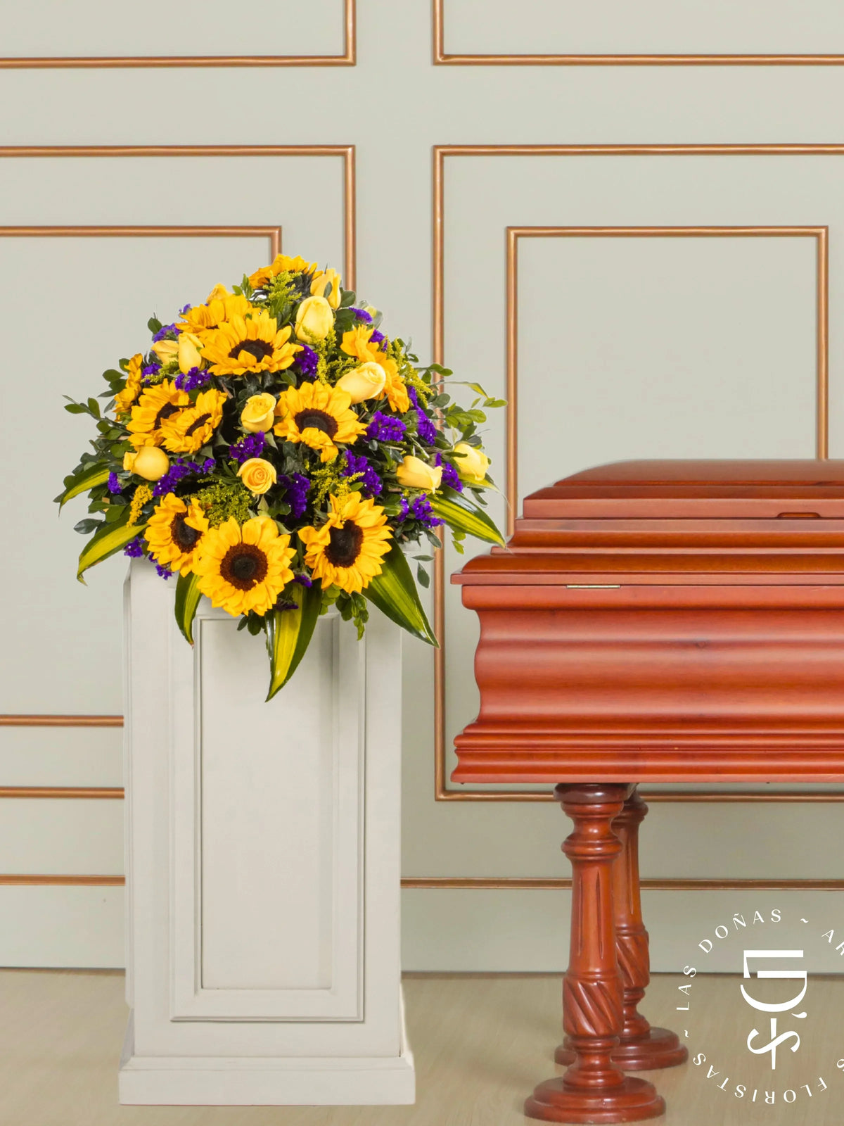 Lágrima de Piso con Rosas Amarillas y Girasoles arreglo de condolencias con 16 rosas amarillas + girasoles