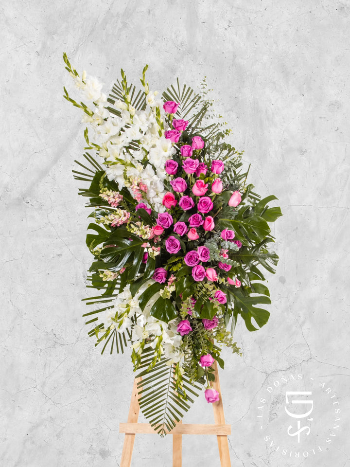 Lágrima de Condolencias de Rosas Rosadas y Lilas arreglo de condolencias con 48 rosas lilas y rosadas