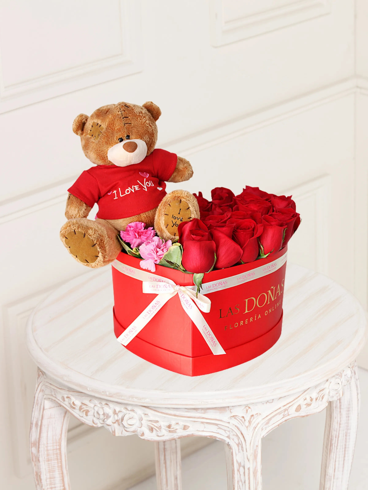 Osito Love arreglo floral con 18 rosas rojas