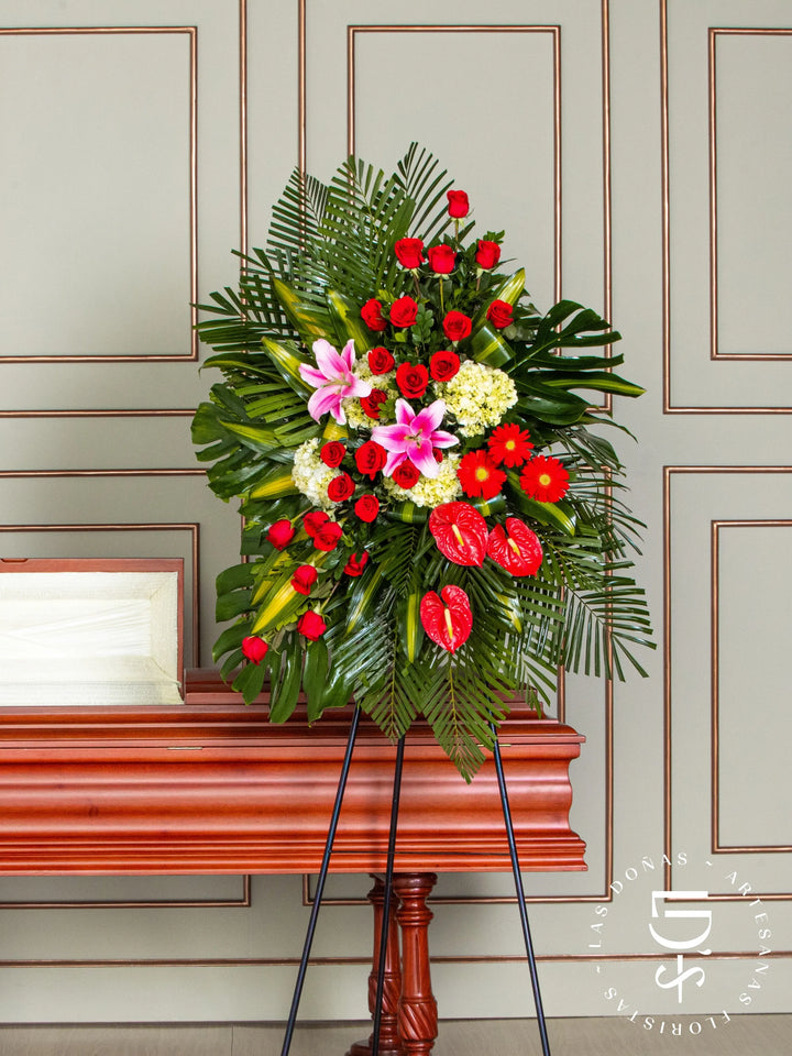 Corona de Hortensias con Rosas Rojas y Gerberas arreglo de condolencias con 24 rosas rojas