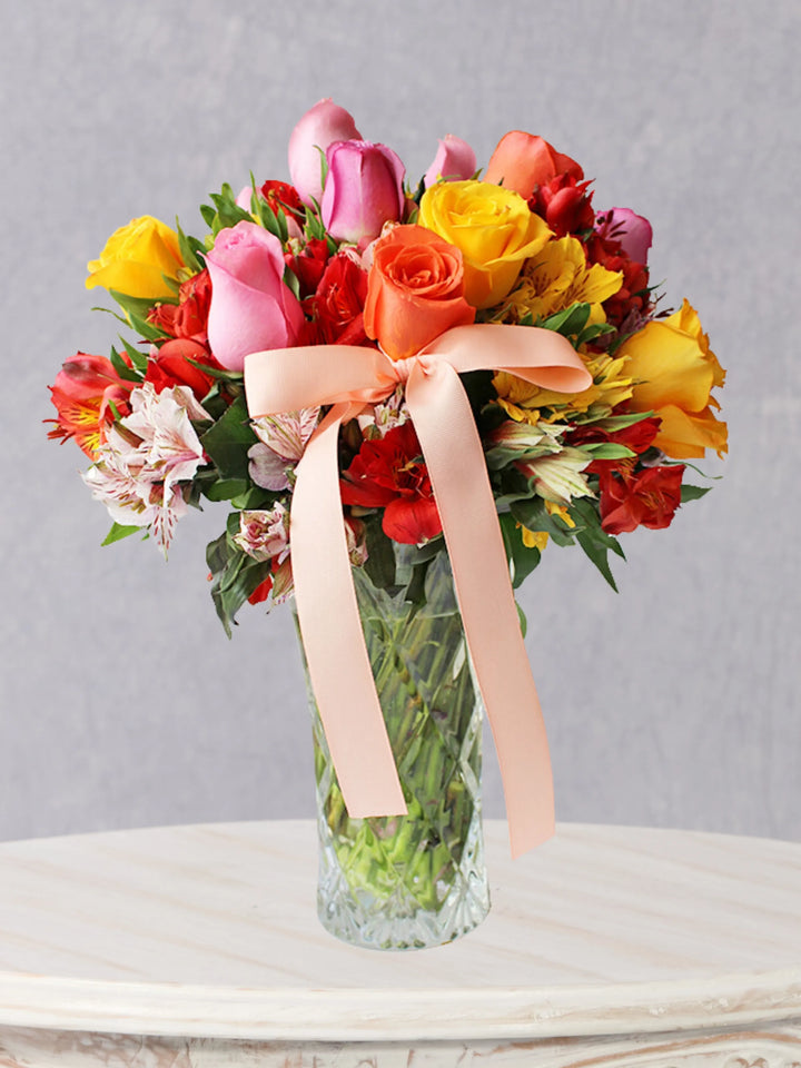 Florero De Rosas Y Astromelias
