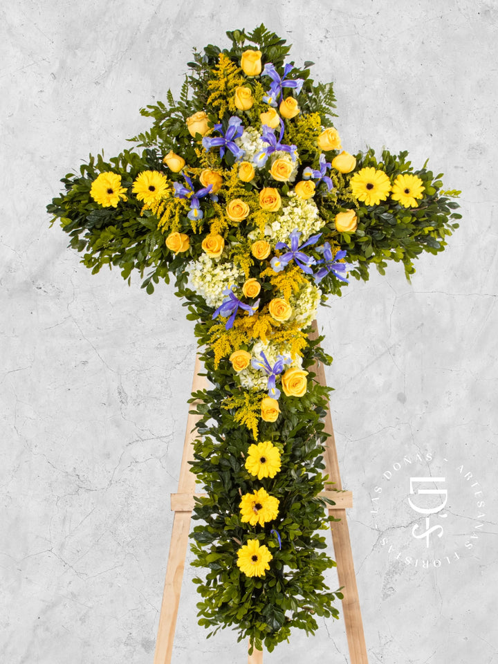Cruz de Condolencias de Rosas, Gerberas y Hortensias arreglo de condolencias con 24 rosas amarillas