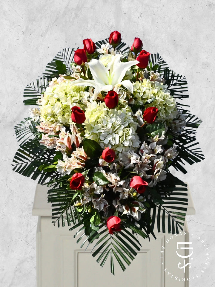 Lágrima de Piso Amor Infinito arreglo de condolencias con 12 rosas rojas