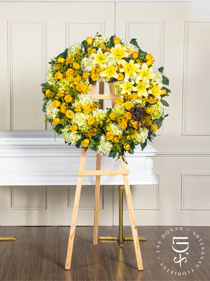 Corona Circular de Hortensias con Rosas Amarillas y Liliums arreglo de condolencias con 48 rosas amarillas