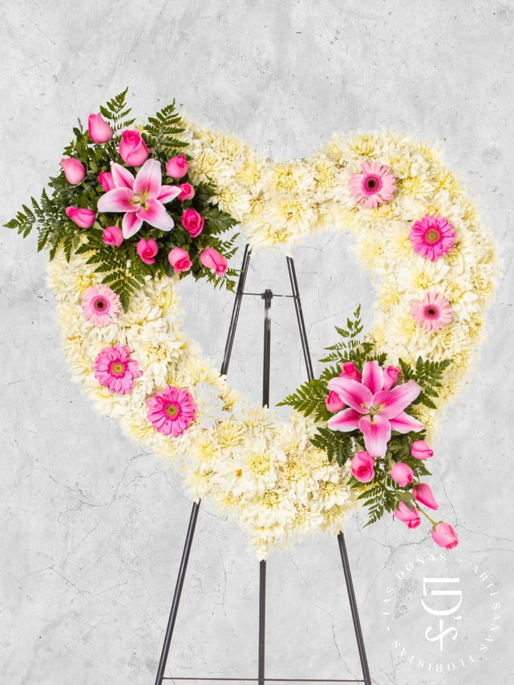Corona de Corazón con Rosas Rosadas y Gerberas arreglo de condolencias con 24 rosas rosadas