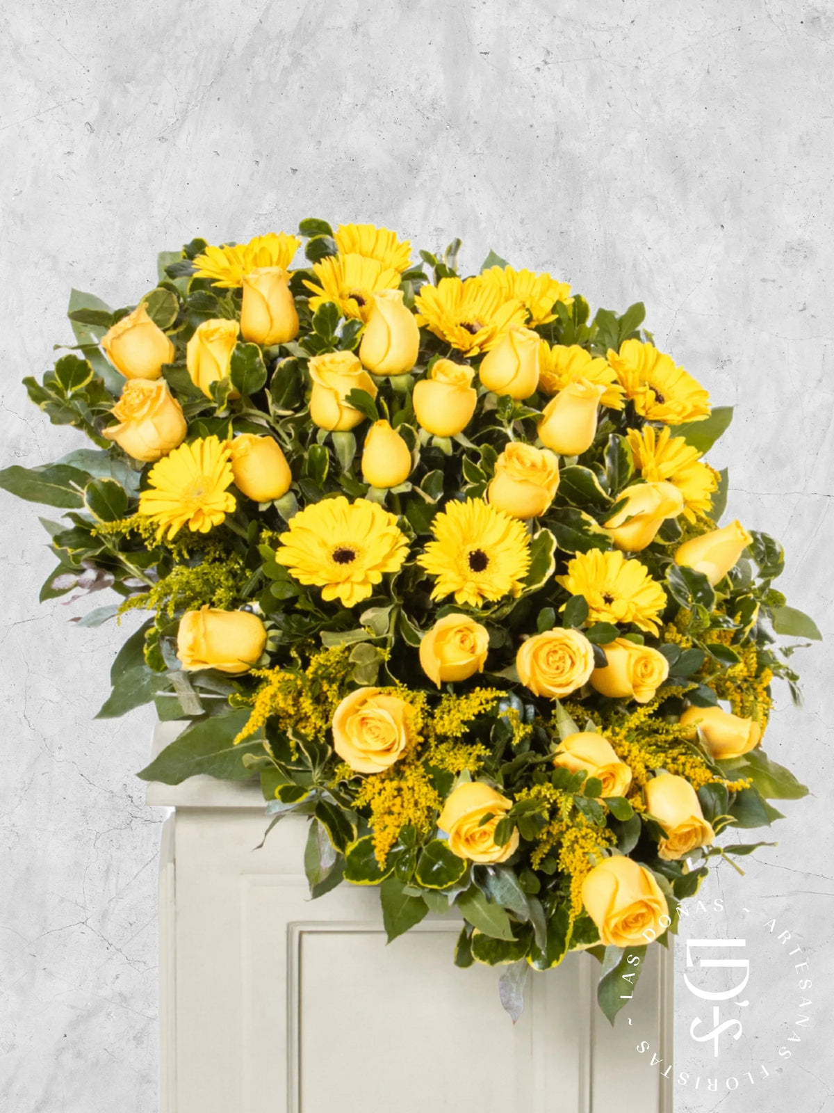 Lágrima de Piso con Rosas Amarillas y Gerberas arreglo de condolencias con 24 rosas amarillas + gerberas