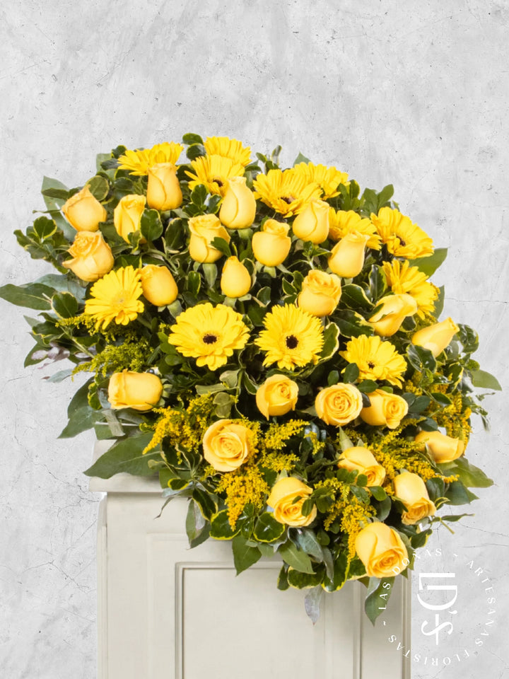 Lágrima de Piso con Rosas Amarillas y Gerberas arreglo de condolencias con 24 rosas amarillas + gerberas