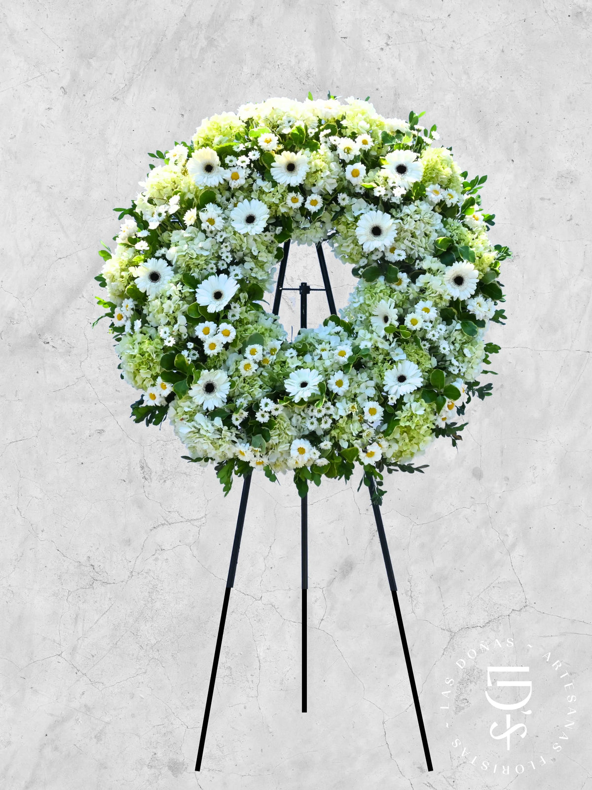 Corona Serenidad de Gerberas y Margaritas arreglo de condolencias con 12 gerberas blancas + margaritas