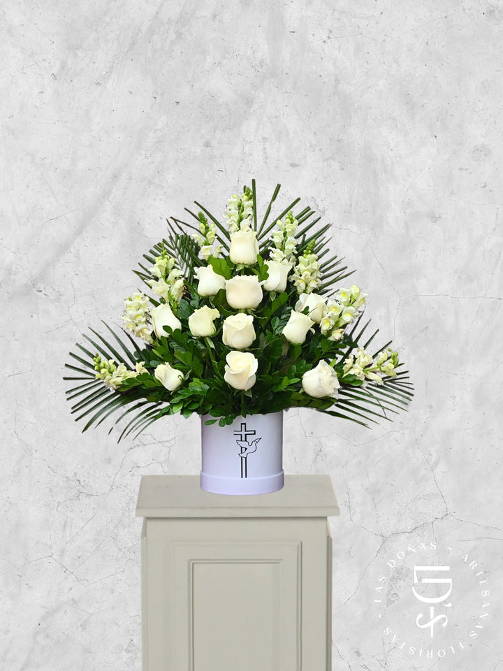 Arreglo de Condolencias #02 arreglo de condolencias con 12 rosas blancas