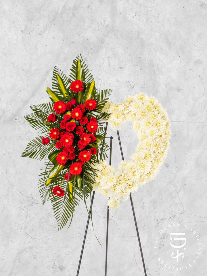 Corona de Corazón con Dalias, Rosas Rojas y Gerberas Rojas arreglo de condolencias con 24 rosas rojas