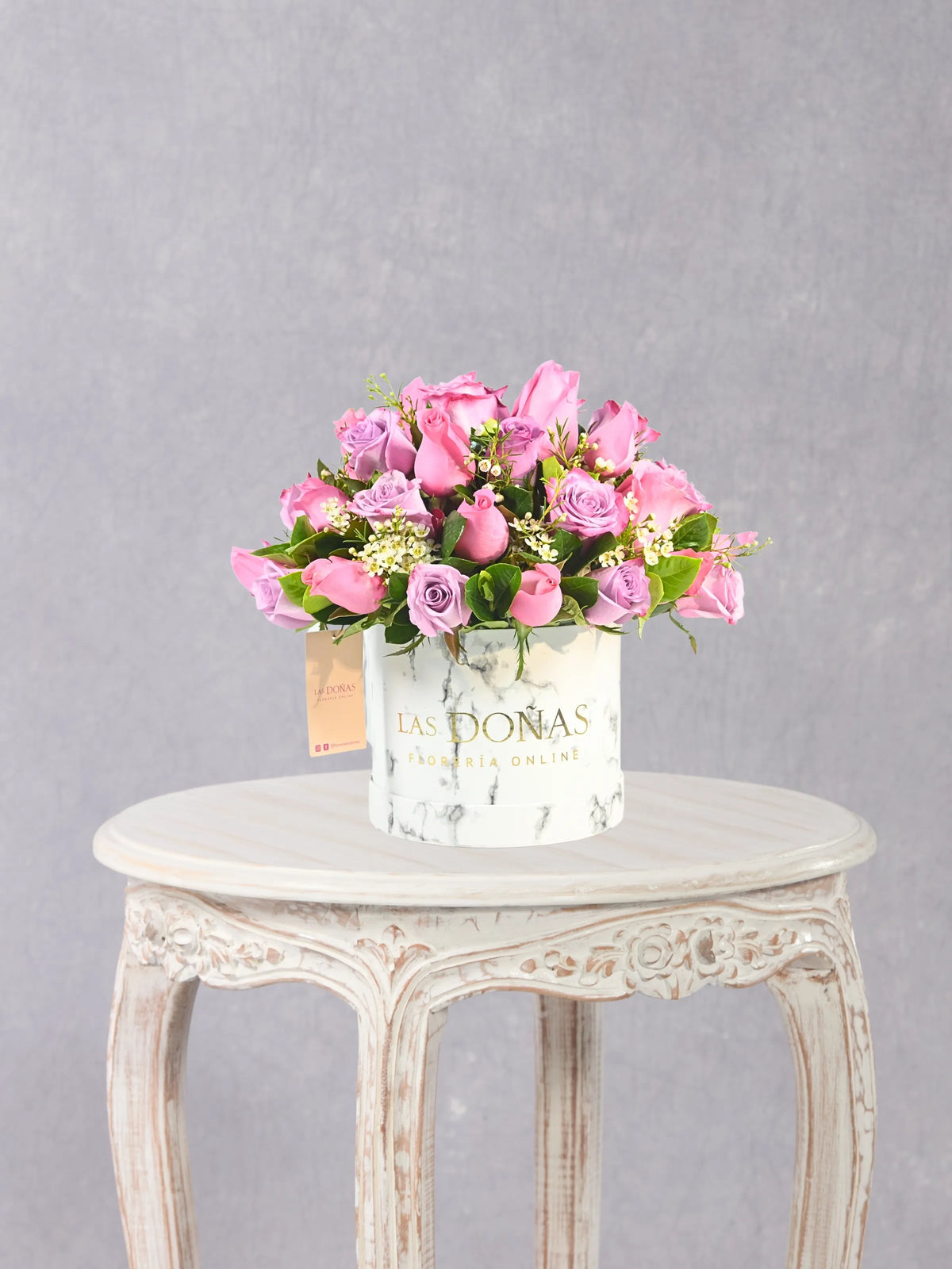 Rosas En Box Marmoleado box floral con 40 rosas rosadas y lilas