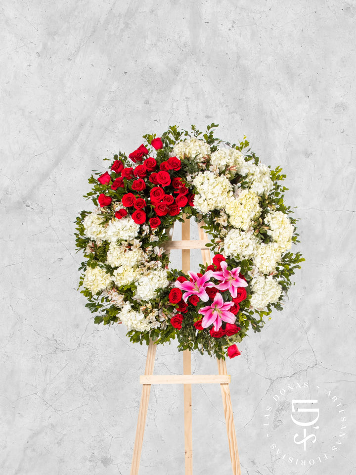 Corona Circular de Hortensias con Rosas Rojas y Liliums arreglo de condolencias con 48 rosas rojas