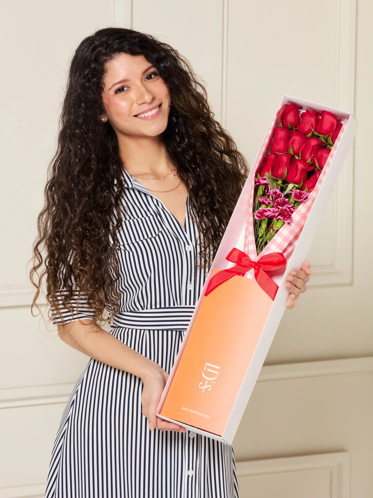 Caja de 12 Rosas Rojas arreglo floral con 12 rosas